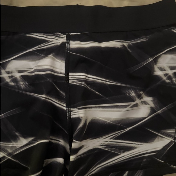 Victoria’s Secret Shorts Sz LBlack and White Patterned Shorts - Picture 4 of 5